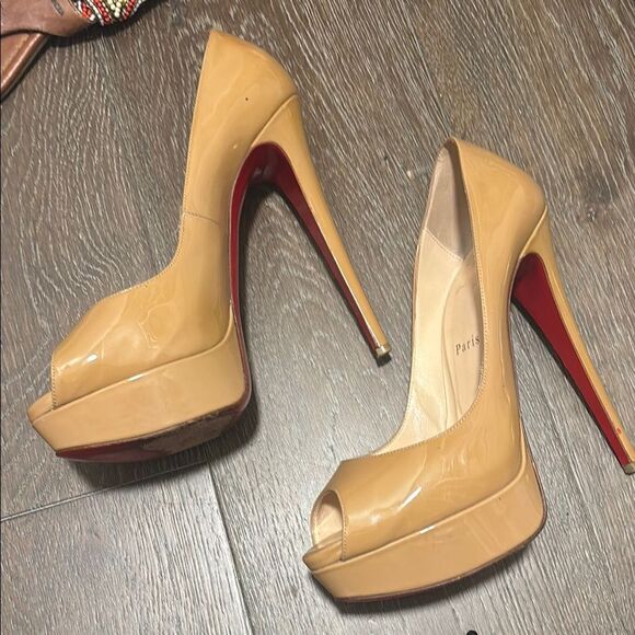 Christian Louboutin Tan Stiletto Heels 40.5 - Picture 2 of 7